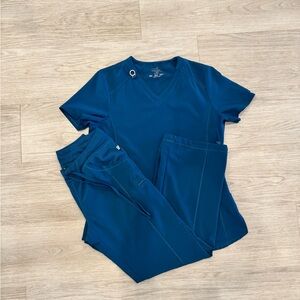 Cherokee infinity scrub set